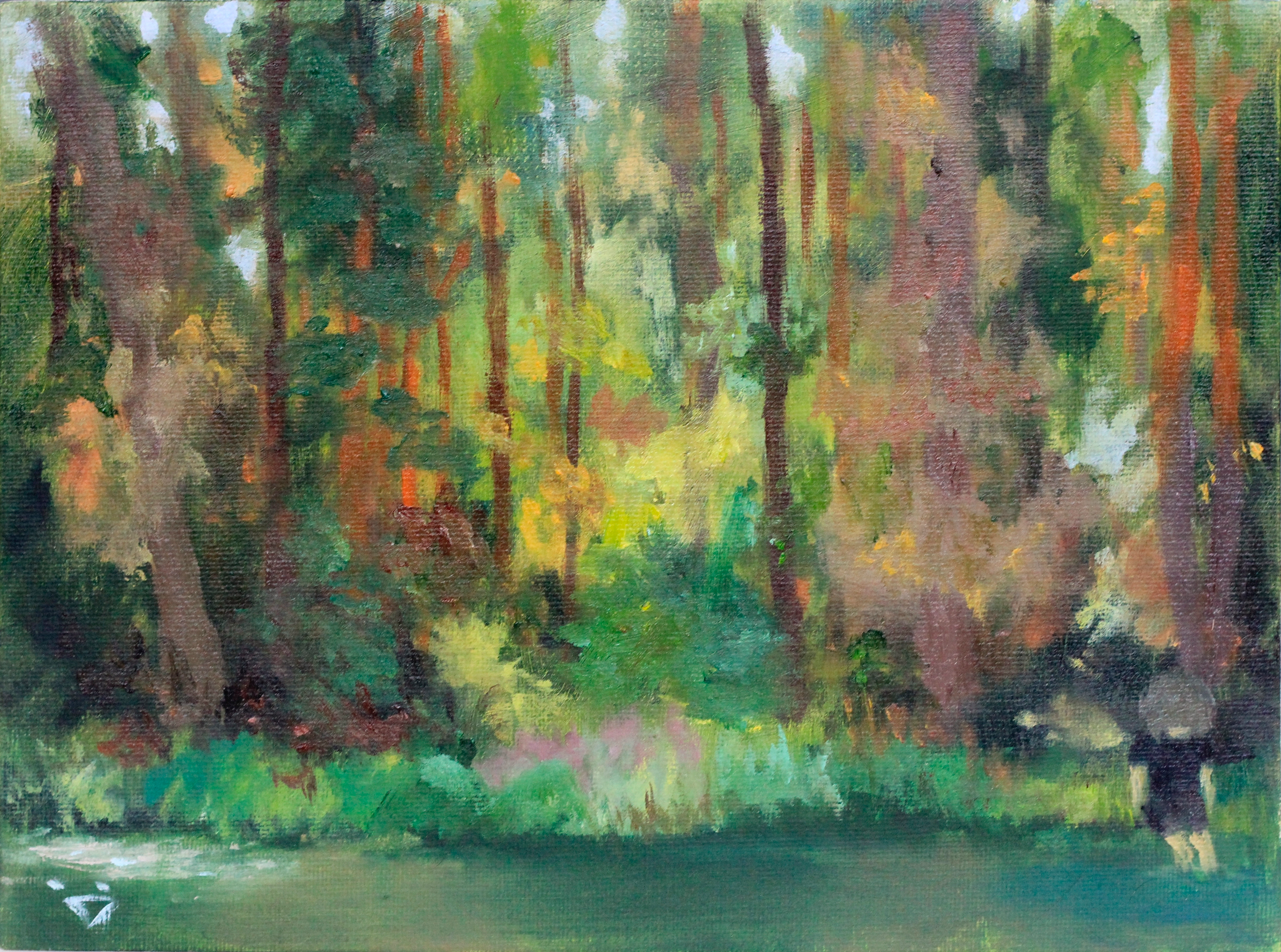 Картина в стиле импрессионизма: летний пейзаж Ивановской области с рекой болотного цвета и ярким солнечным лесом на противоположном берегу. На переднем плане, в правом углу, сидит девушка, смотрящая в